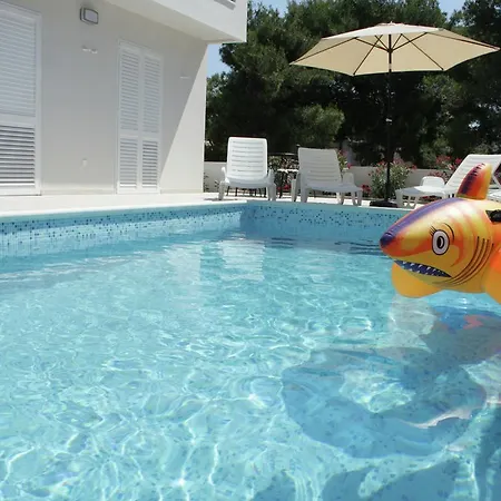 Modernistic In With Pool 公寓 普利莫顿